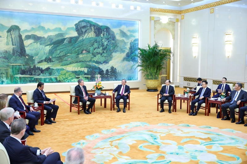 Thủ tướng Trung Quốc gặp chính trị gia Mỹ đầu tiên thăm từ khi ông Trump nhậm chức